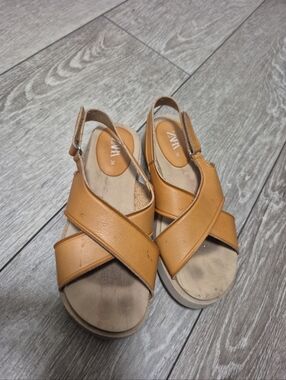 Zara girl's leather crossover sandal With  a platform sole and adjustable strap